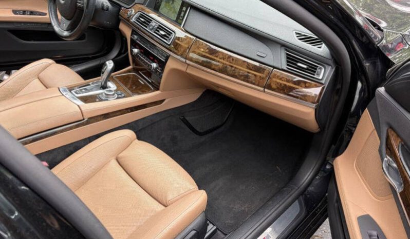 
								2013 BMW 7 Series 740Li full									