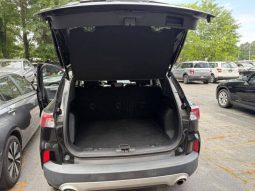 
										2022 Ford Escape SE full									