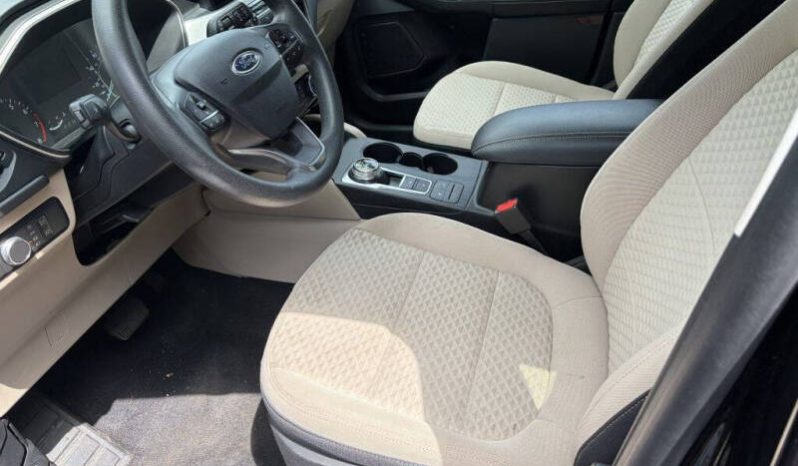 
								2022 Ford Escape SE full									
