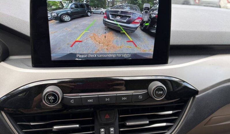
								2022 Ford Escape SE full									
