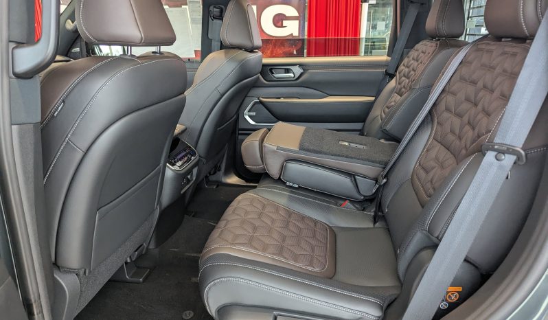 
								2026 Nissan Armada Platinum full									
