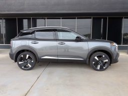 
										2026 Nissan Kicks SR full									