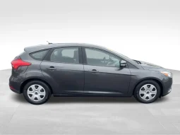 
										2017 Ford Focus SE full									