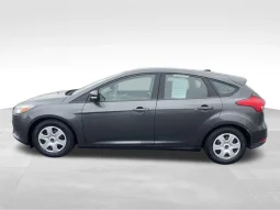 
										2017 Ford Focus SE full									