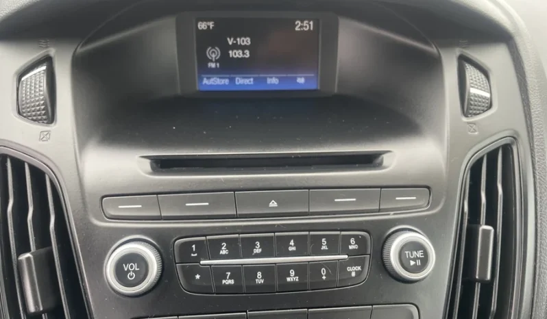 
								2017 Ford Focus SE full									