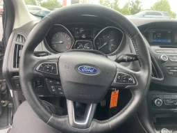 
										2017 Ford Focus SE full									