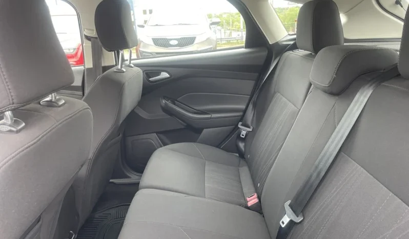 
								2017 Ford Focus SE full									