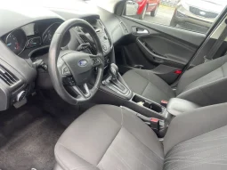 
										2017 Ford Focus SE full									