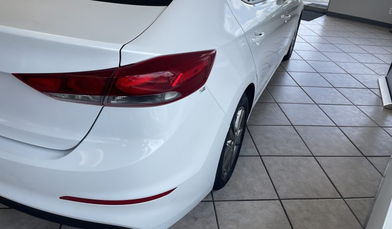 
								2017 Hyundai Elantra SE full									