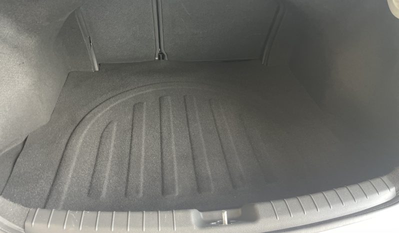 
								2017 Hyundai Elantra SE full									