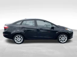 
										2019 Ford Fiesta SE full									